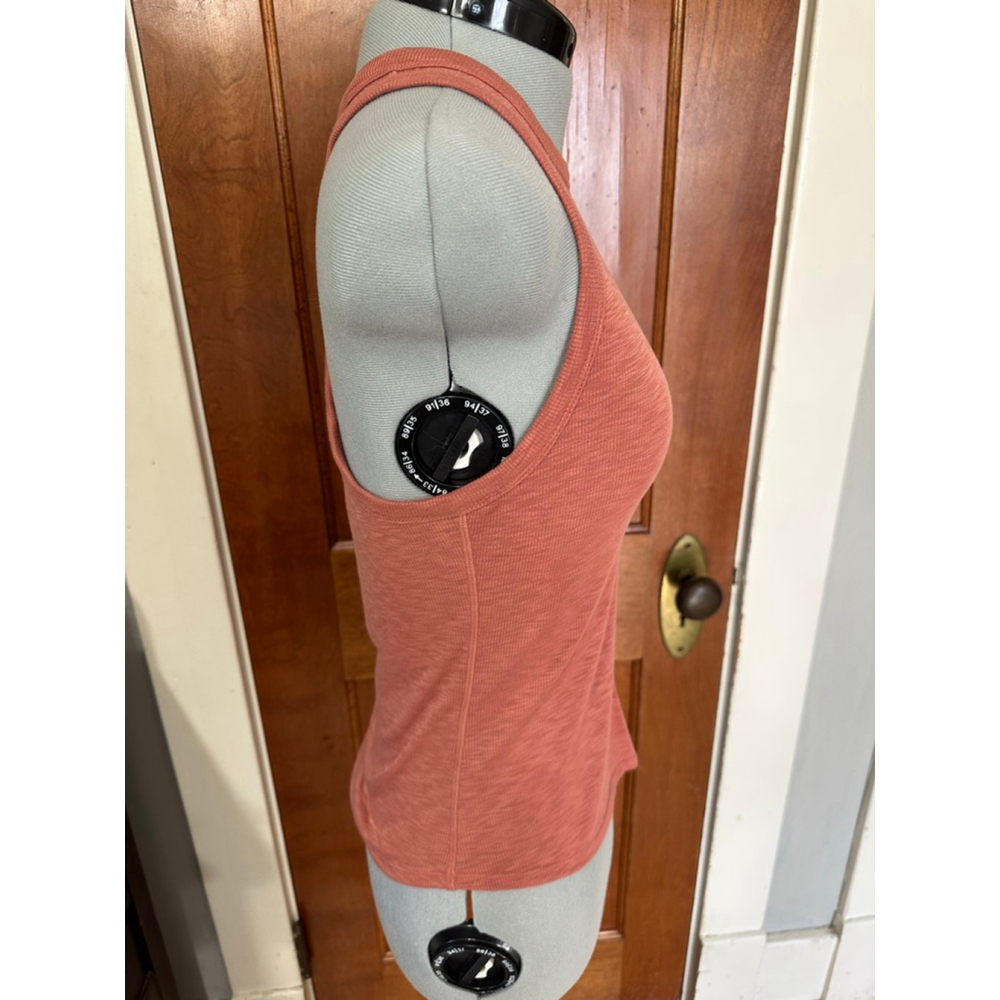 Vuori Tank Top in Dusty Coral Heather - Picture 4 of 7